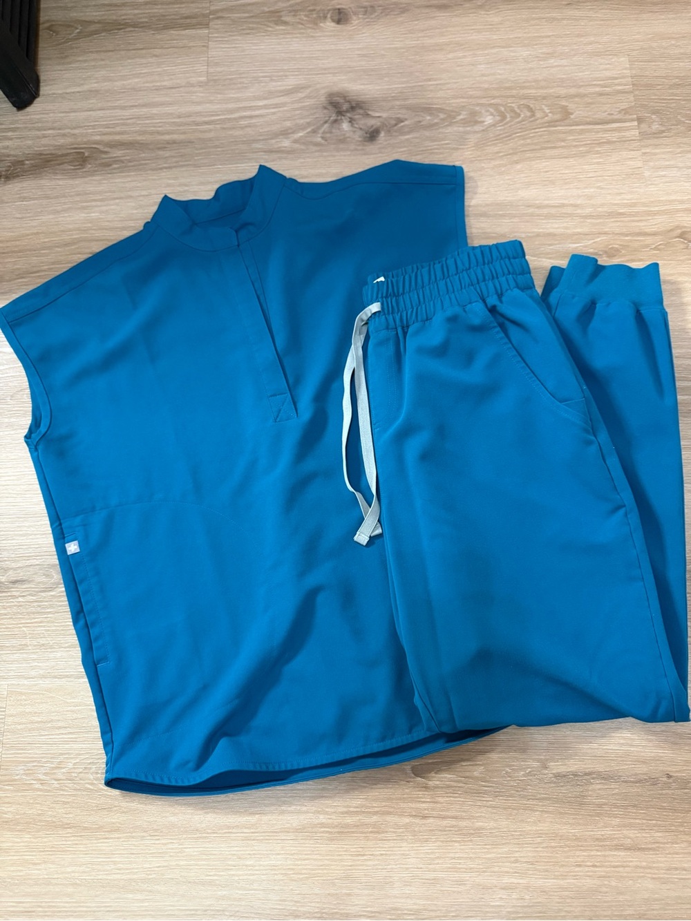FIGS Caribbean Blue set XXS Raphaela/Small Regular Zamora Joggers (OG scrunch)
